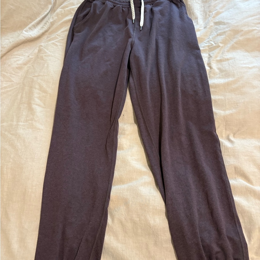 Vuori Women’s boyfriend jogger XS in Sangria Heather